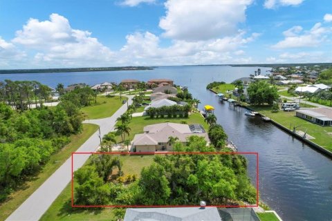 Terreno en venta en Port Charlotte, Florida № 1068790 - foto 1