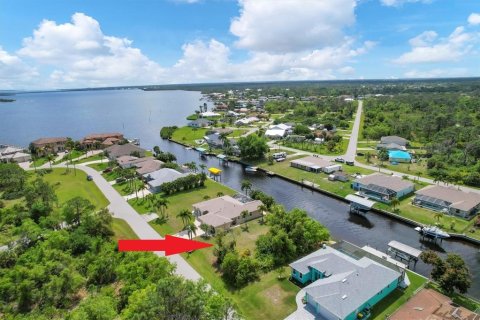 Terreno en venta en Port Charlotte, Florida № 1068790 - foto 4