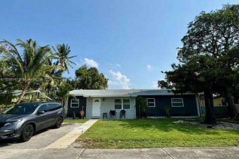 House in Deerfield Beach, Florida 3 bedrooms, 134.71 sq.m. № 1206446 - photo 1