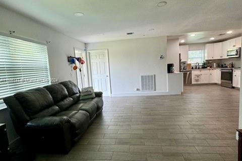 House in Deerfield Beach, Florida 3 bedrooms, 134.71 sq.m. № 1206446 - photo 7