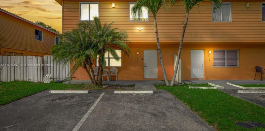 Condominio en Homestead, Florida, 3 dormitorios  № 1402542