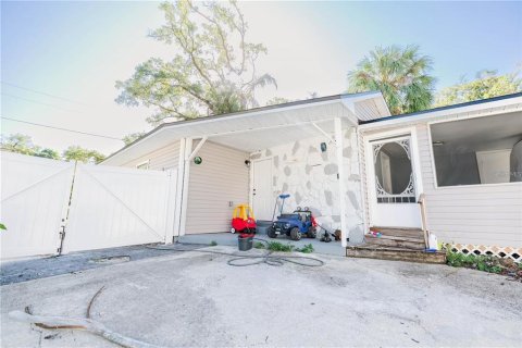 House in Tampa, Florida 2 bedrooms, 103.12 sq.m. № 1360115 - photo 14