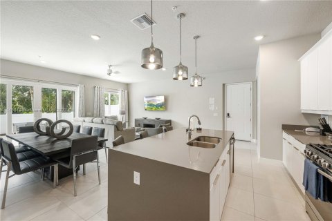 Condominio en venta en Kissimmee, Florida, 4 dormitorios, 139.63 m2 № 1019287 - foto 9