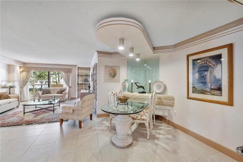 Copropriété à vendre à Miami Beach, Floride: 2 chambres, 126.35 m2 № 1272134 - photo 10