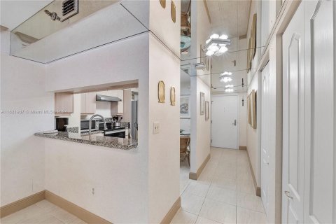 Copropriété à vendre à Miami Beach, Floride: 2 chambres, 126.35 m2 № 1272134 - photo 5