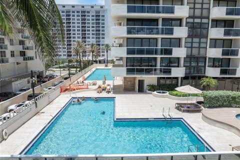 Condominio en venta en Miami Beach, Florida, 2 dormitorios, 126.35 m2 № 1272134 - foto 30