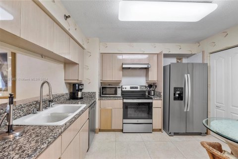 Condo in Miami Beach, Florida, 2 bedrooms  № 1272134 - photo 7