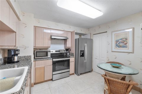 Condo in Miami Beach, Florida, 2 bedrooms  № 1272134 - photo 6