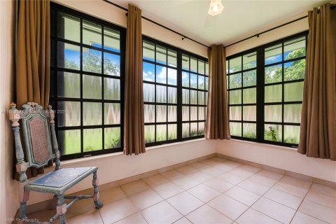 House in Coral Gables, Florida 3 bedrooms, 220.09 sq.m. № 1272131 - photo 11