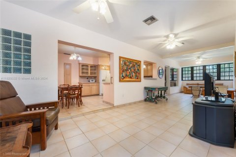 Villa ou maison à vendre à Coral Gables, Floride: 3 chambres, 220.09 m2 № 1272131 - photo 13