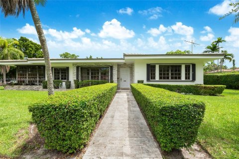 House in Coral Gables, Florida 3 bedrooms, 220.09 sq.m. № 1272131 - photo 2