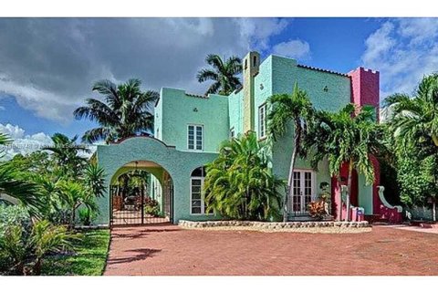 Casa en venta en Miami Beach, Florida, 6 dormitorios, 267.65 m2 № 1410535 - foto 2