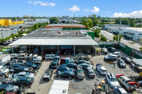 Propiedad comercial en venta en Miami, Florida № 1410534 - foto 2