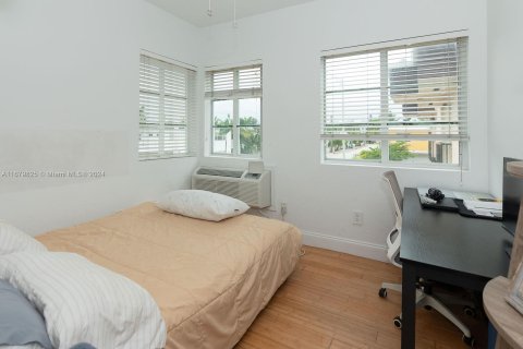 Condo in Miami Beach, Florida, 1 bedroom  № 1410538 - photo 10