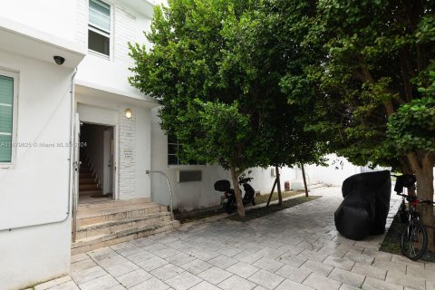 Condo in Miami Beach, Florida, 1 bedroom  № 1410538 - photo 17