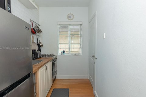 Condo in Miami Beach, Florida, 1 bedroom  № 1410538 - photo 2