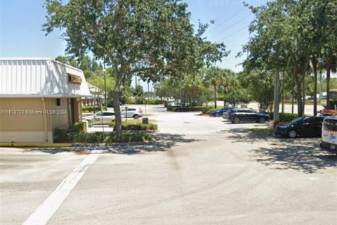 Commercial property in Stuart, Florida № 1410537 - photo 3