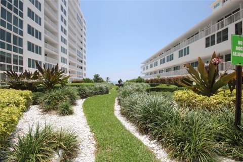 Condominio en venta en Miami Beach, Florida, 1 dormitorio, 79.9 m2 № 1268961 - foto 21