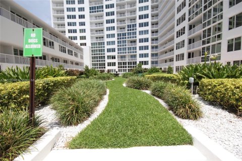 Condominio en venta en Miami Beach, Florida, 1 dormitorio, 79.9 m2 № 1268961 - foto 22