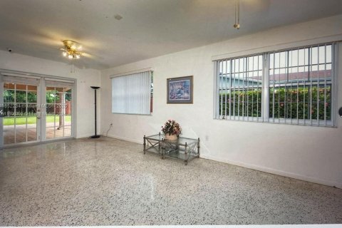 Propiedad comercial en venta en Miami, Florida, 315.5 m2 № 1230045 - foto 4