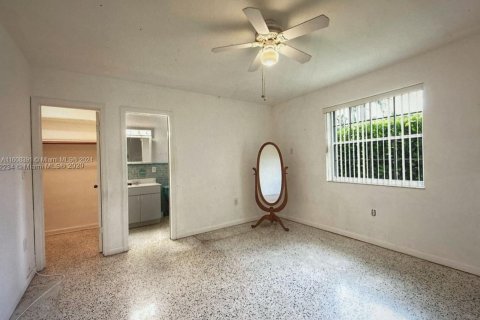 Commercial property in Miami, Florida 315.5 sq.m. № 1230045 - photo 6