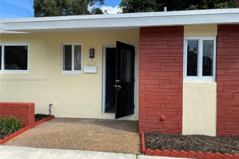 House in Sunrise, Florida 2 bedrooms № 1358957 - photo 1