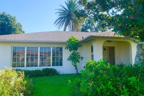 House in Port Charlotte, Florida 5 bedrooms, 250.74 sq.m. № 1374489 - photo 1