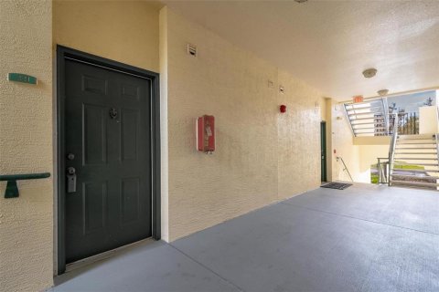 Condo in Fort Myers, Florida, 2 bedrooms  № 1042682 - photo 5