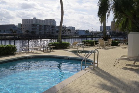 Copropriété à vendre à Pompano Beach, Floride: 2 chambres, 169.08 m2 № 1033951 - photo 17