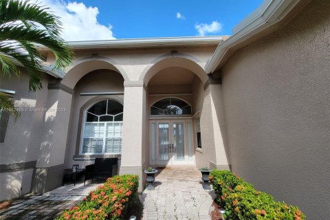 House in Naples, Florida 4 bedrooms № 1321202 - photo 3