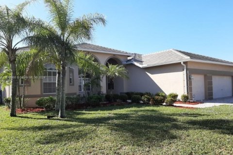 Villa ou maison à vendre à Naples, Floride: 4 chambres № 1321202 - photo 1