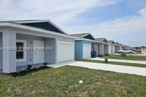 House in Sebring, Florida 3 bedrooms, 123.56 sq.m. № 1321203 - photo 5