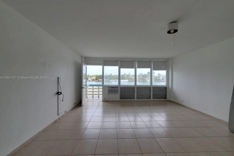 Condominio en venta en Miami Beach, Florida, 2337.7 m2 № 1320965 - foto 4