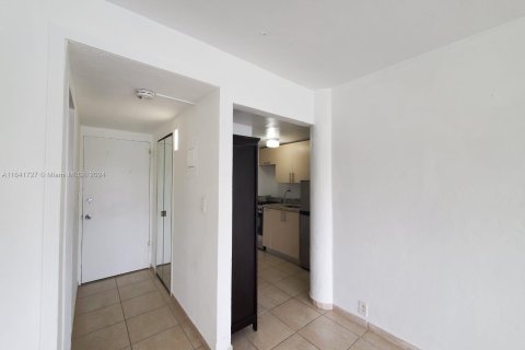 Condominio en venta en Miami Beach, Florida, 2337.7 m2 № 1320965 - foto 5