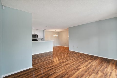 Condo in Tampa, Florida, 3 bedrooms  № 1342859 - photo 21