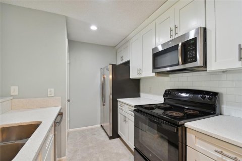 Condo in Tampa, Florida, 3 bedrooms  № 1342859 - photo 15