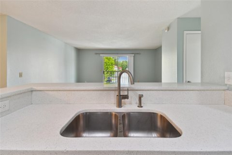 Condo in Tampa, Florida, 3 bedrooms  № 1342859 - photo 18