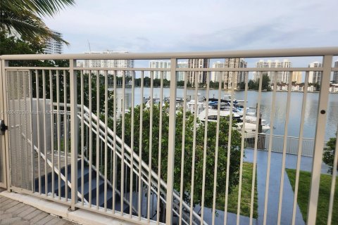 Condominio en venta en Aventura, Florida, 2 dormitorios, 116.22 m2 № 1225087 - foto 9