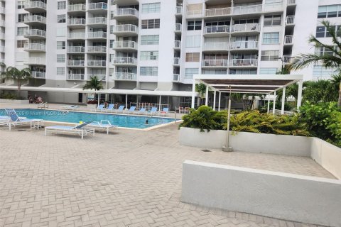 Copropriété à vendre à Aventura, Floride: 2 chambres, 116.22 m2 № 1225087 - photo 8