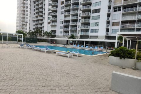 Condo in Aventura, Florida, 2 bedrooms  № 1225087 - photo 7