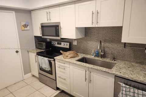 Condo in Aventura, Florida, 2 bedrooms  № 1225087 - photo 20