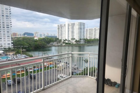 Condominio en venta en Aventura, Florida, 2 dormitorios, 116.22 m2 № 1225087 - foto 15