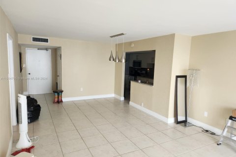 Copropriété à vendre à Aventura, Floride: 2 chambres, 116.22 m2 № 1225087 - photo 16