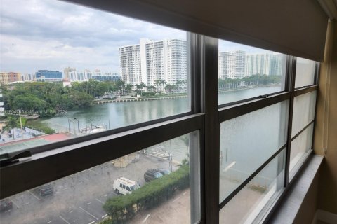 Condo in Aventura, Florida, 2 bedrooms  № 1225087 - photo 30