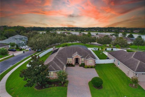 House in Oviedo, Florida 4 bedrooms, 242.66 sq.m. № 1383464 - photo 1