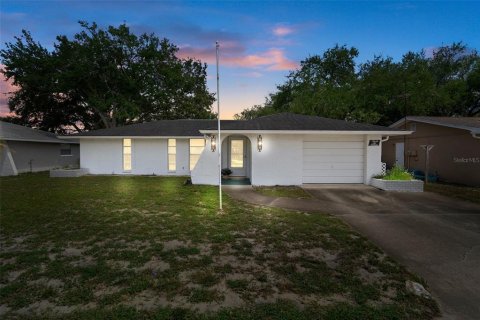 Villa ou maison à vendre à Port Richey, Floride: 2 chambres, 115.94 m2 № 1339394 - photo 1