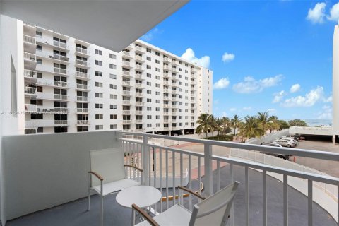 Copropriété à vendre à Miami Beach, Floride: 2 chambres, 61.22 m2 № 1397541 - photo 20