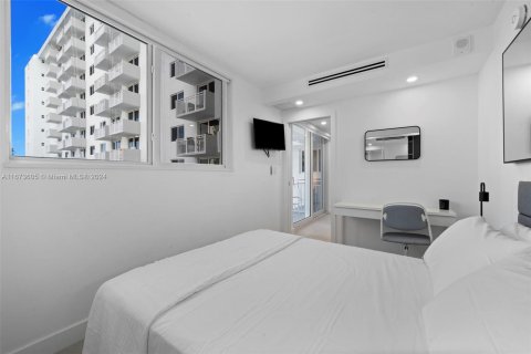 Condo in Miami Beach, Florida, 2 bedrooms  № 1397541 - photo 15