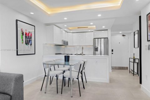 Copropriété à vendre à Miami Beach, Floride: 2 chambres, 61.22 m2 № 1397541 - photo 3