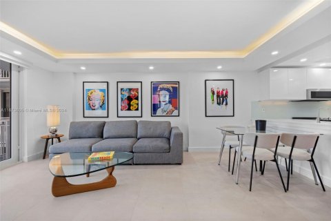 Copropriété à vendre à Miami Beach, Floride: 2 chambres, 61.22 m2 № 1397541 - photo 1